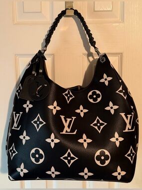 Fashionable Black and Cream Monogram Top-Handle Hobo